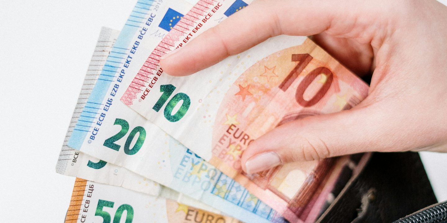 Haar geld of haar leven